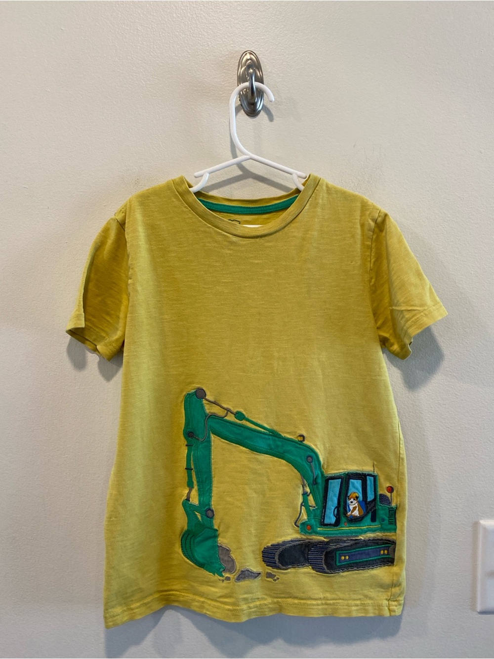 Mini Boden boys construction appliqué tee shirt size 9-10 digger yellow green